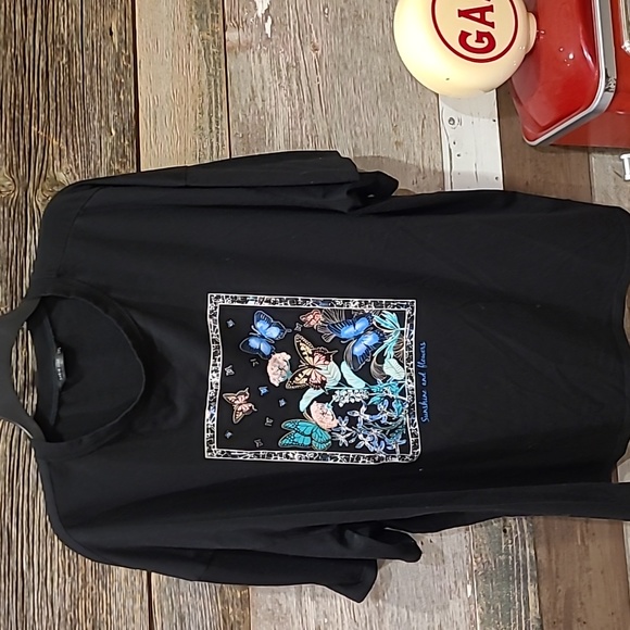 Shein curve tee.  2 for $10 - Picture 1 of 4